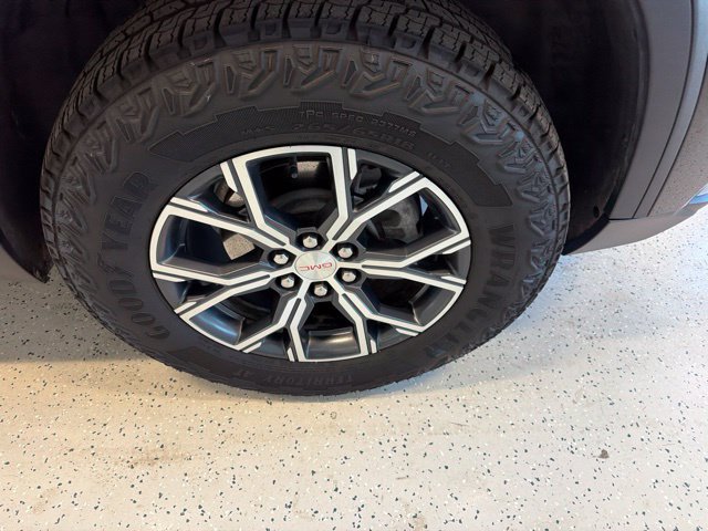 Used 2025 GMC Acadia AT4 w/ LPO, Floor Liner Package AWD/4WD image 12