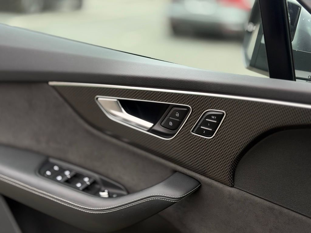 Used 2022 Audi SQ7 Premium Plus AWD/4WD image 23