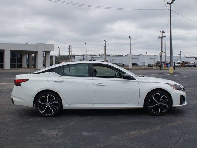 Used 2023 Nissan Altima 2.5 SR FWD image 19
