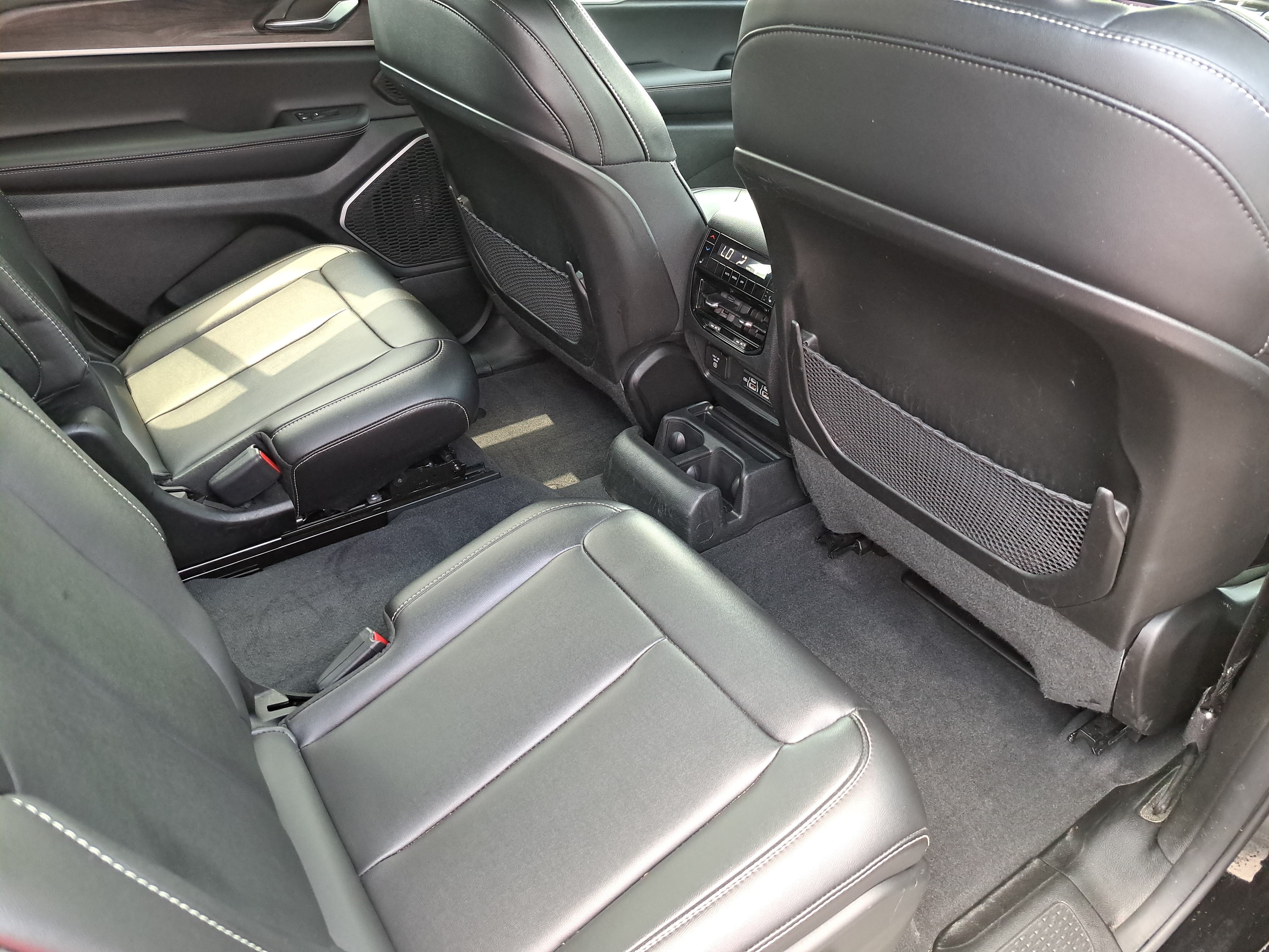 Used 2025 Jeep Grand Cherokee L Limited w/ Black Appearance Package AWD/4WD image 11