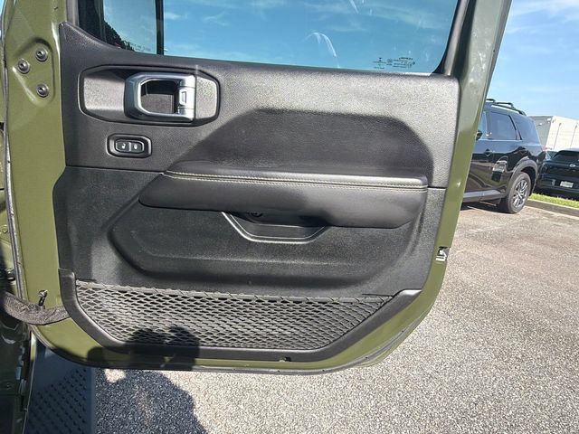 Used 2021 Jeep Wrangler Unlimited Sahara w/ Cold Weather Group AWD/4WD image 14