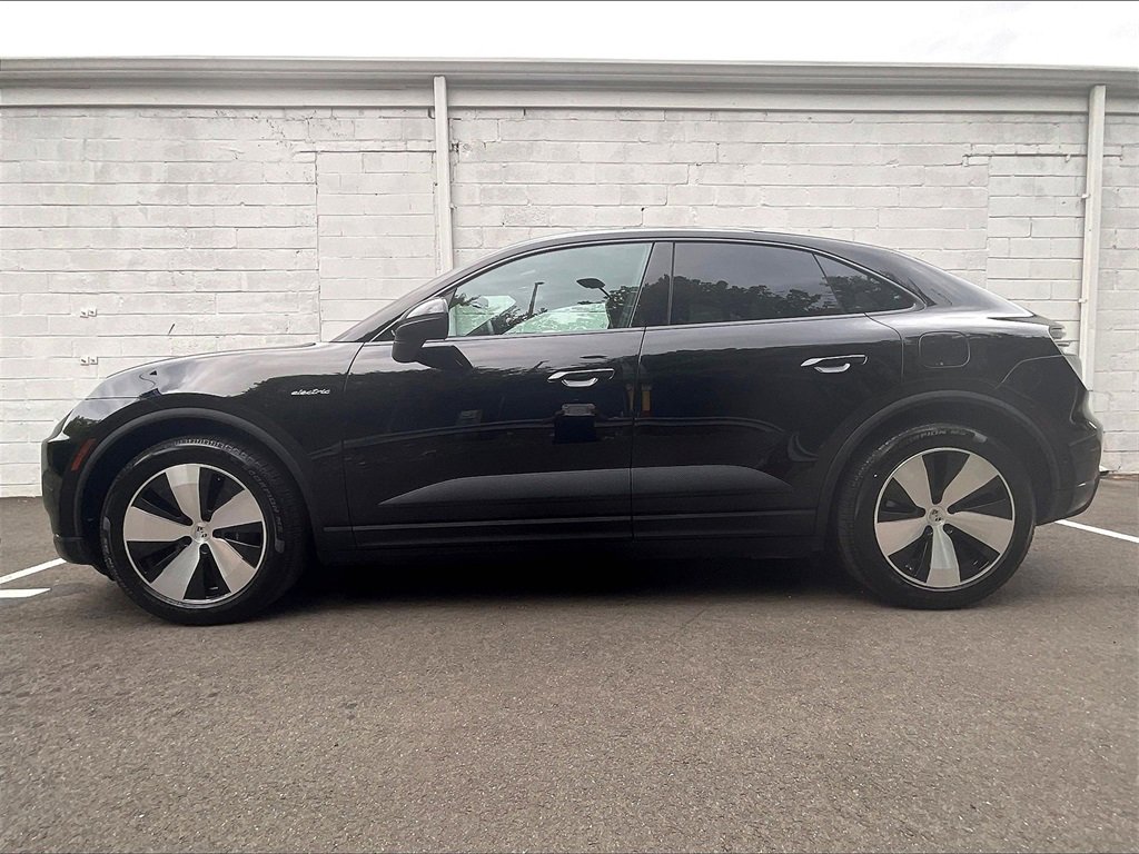 Certified 2024 Porsche Macan 4 Electric image 2