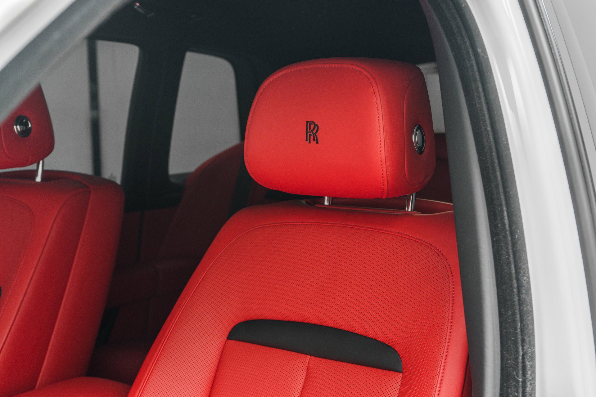 Used 2024 Rolls-Royce Cullinan image 26