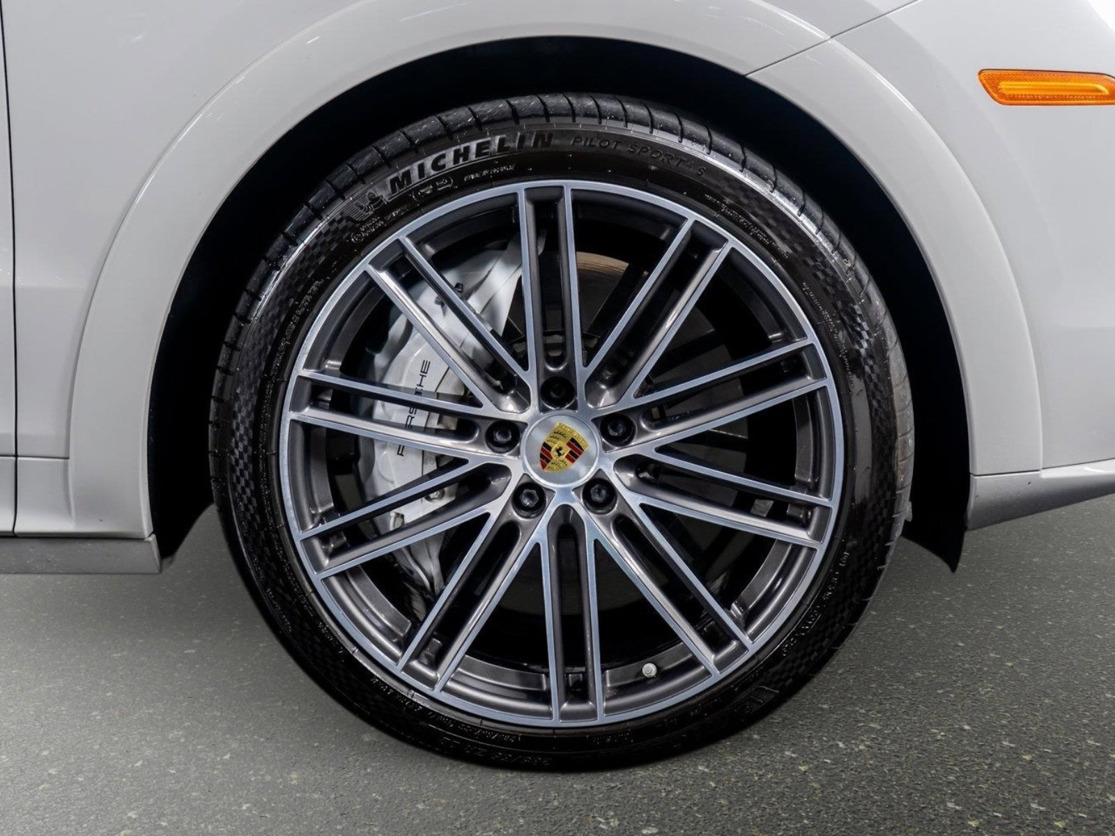 Used 2022 Porsche Cayenne Turbo image 7