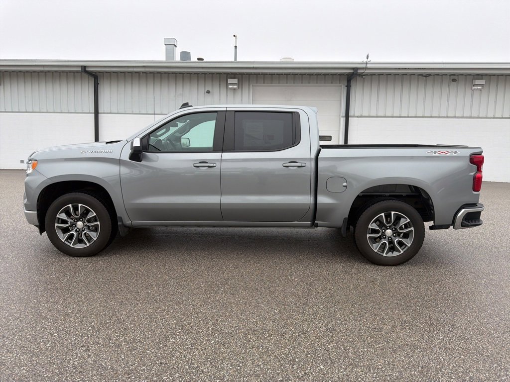 Used 2024 Chevrolet Silverado 1500 LT image 2