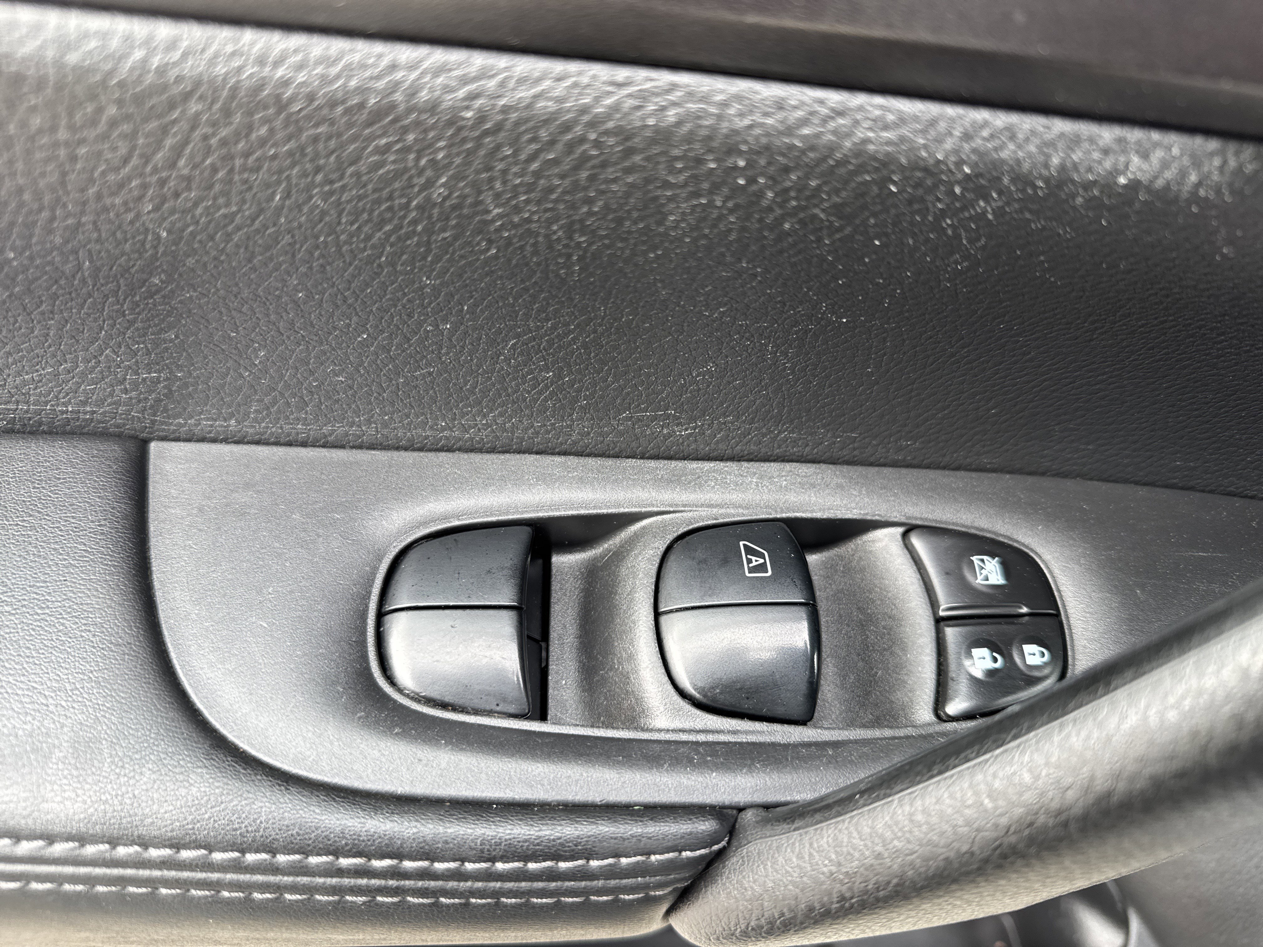 Used 2019 Nissan Rogue Sport S image 15