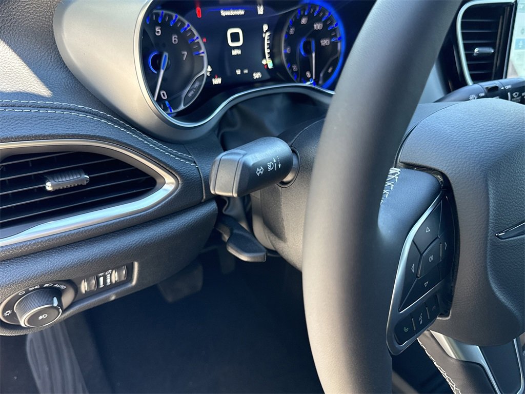 New 2026 Chrysler Pacifica Limited image 21