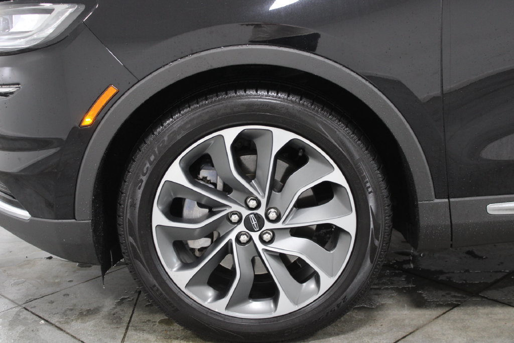 Used 2023 Lincoln Nautilus Reserve AWD/4WD image 17
