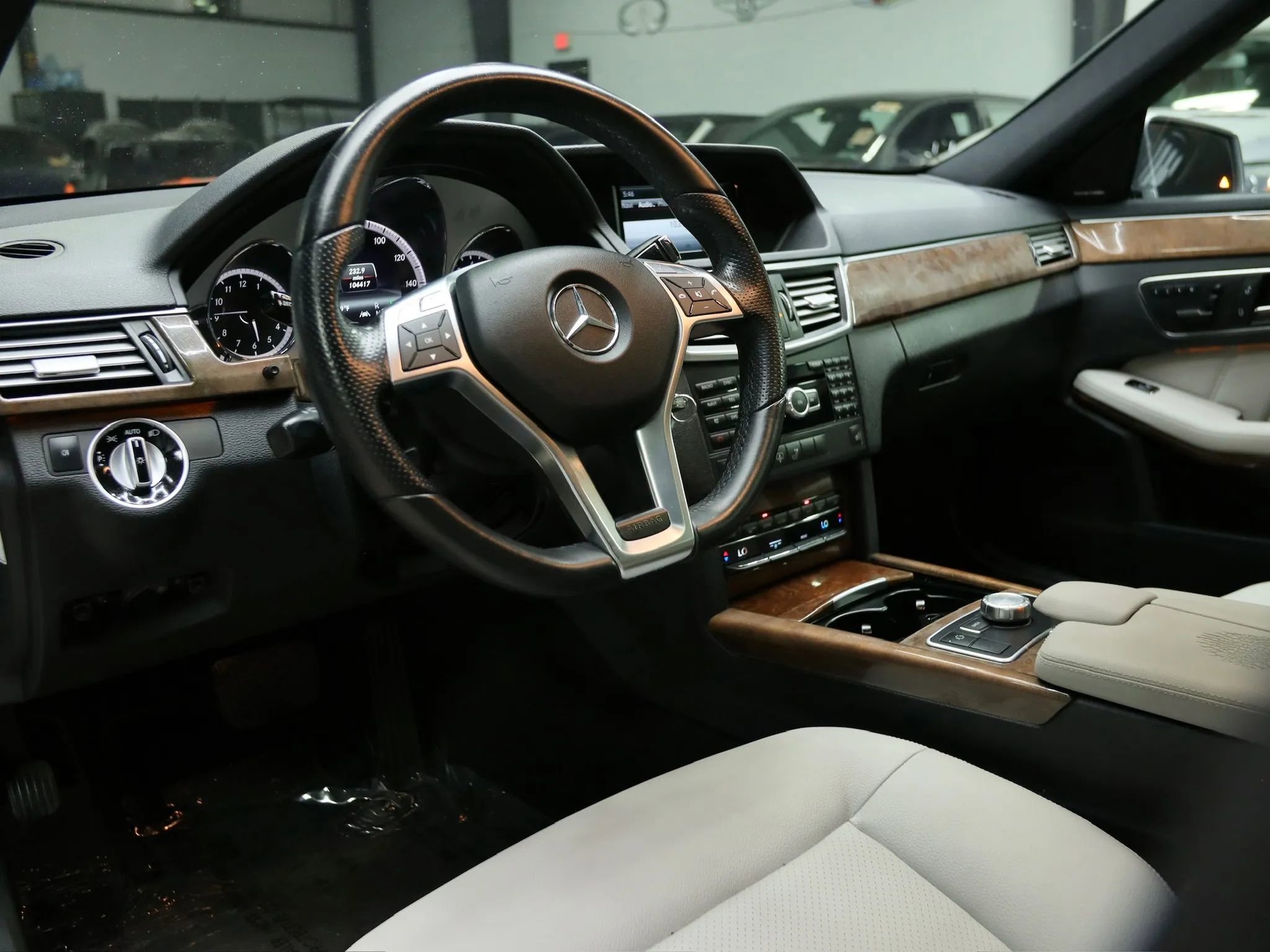 Used 2013 Mercedes-Benz E 350 Sedan image 20