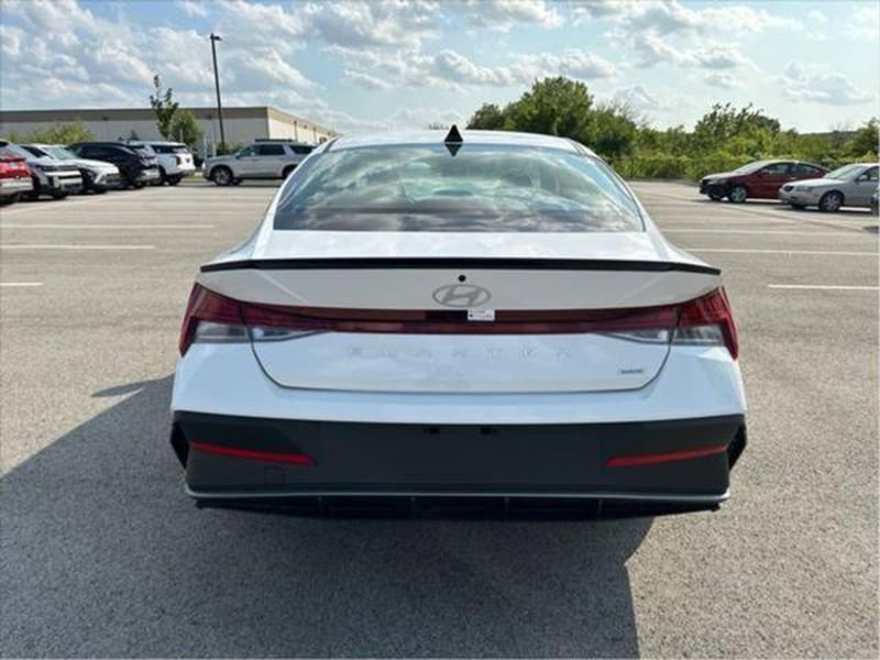 Used 2025 Hyundai Elantra SEL image 4