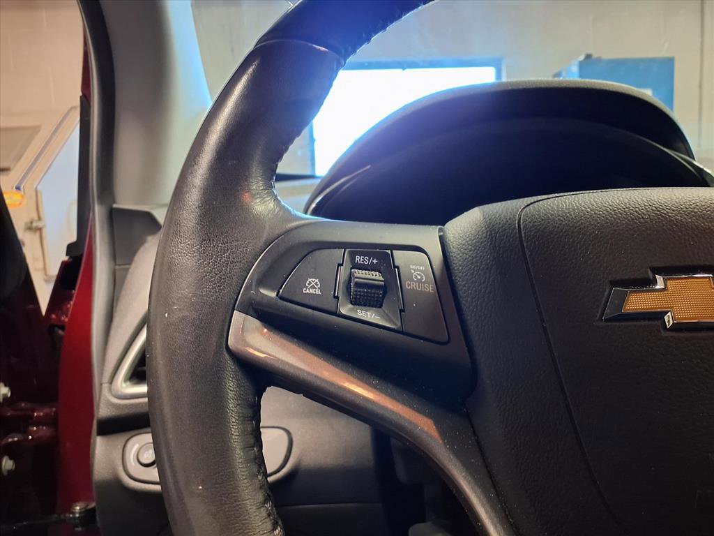 Used 2022 Chevrolet Trax LT w/ LT Convenience Package image 9