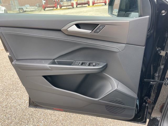 Used 2025 Volkswagen Taos SE image 14