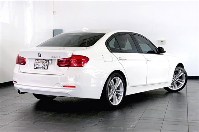 Used 2017 BMW 320i Sedan image 12