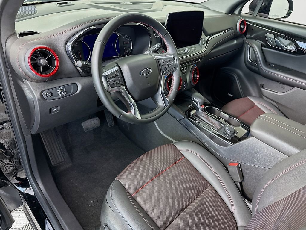 Used 2025 Chevrolet Blazer RS w/ Driver Confidence II Package image 9