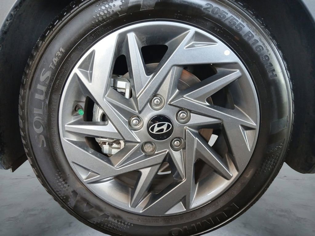 Used 2024 Hyundai Elantra SEL FWD image 14