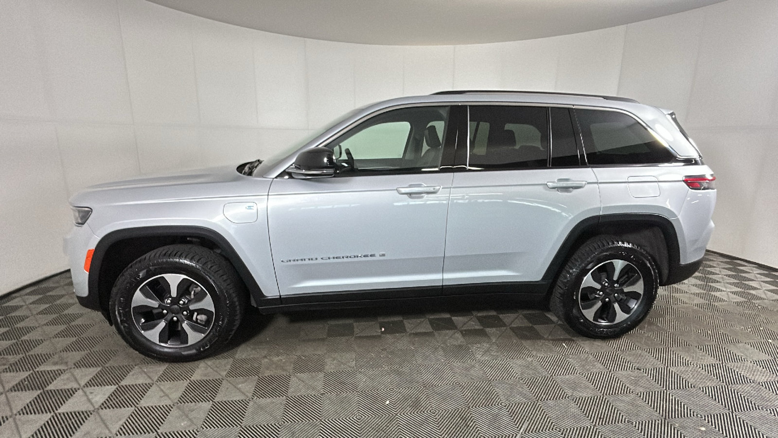 Used 2024 Jeep Grand Cherokee Limited 4xe AWD/4WD image 6