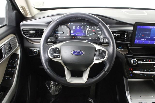 Used 2022 Ford Explorer Limited w/ Equipment Group 301A image 28