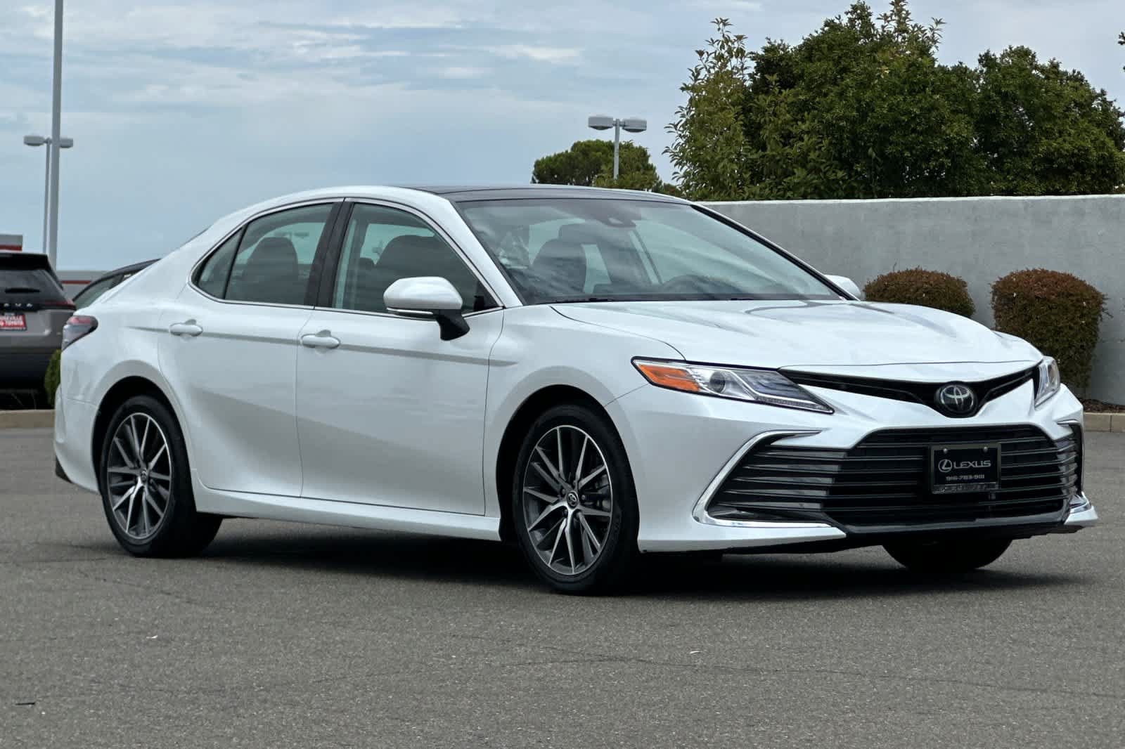 Used 2022 Toyota Camry XLE w/ Navigation Upgrade Package AWD/4WD image 5