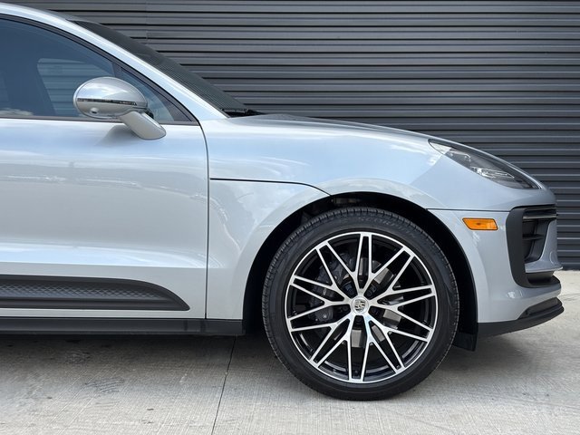 Certified 2025 Porsche Macan image 11