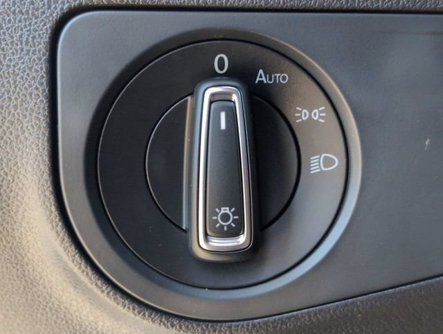 Used 2022 Volkswagen Tiguan SE FWD image 17