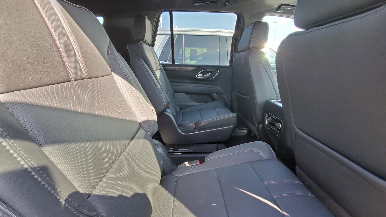 Used 2022 Chevrolet Tahoe RST w/ Luxury Package AWD/4WD image 6