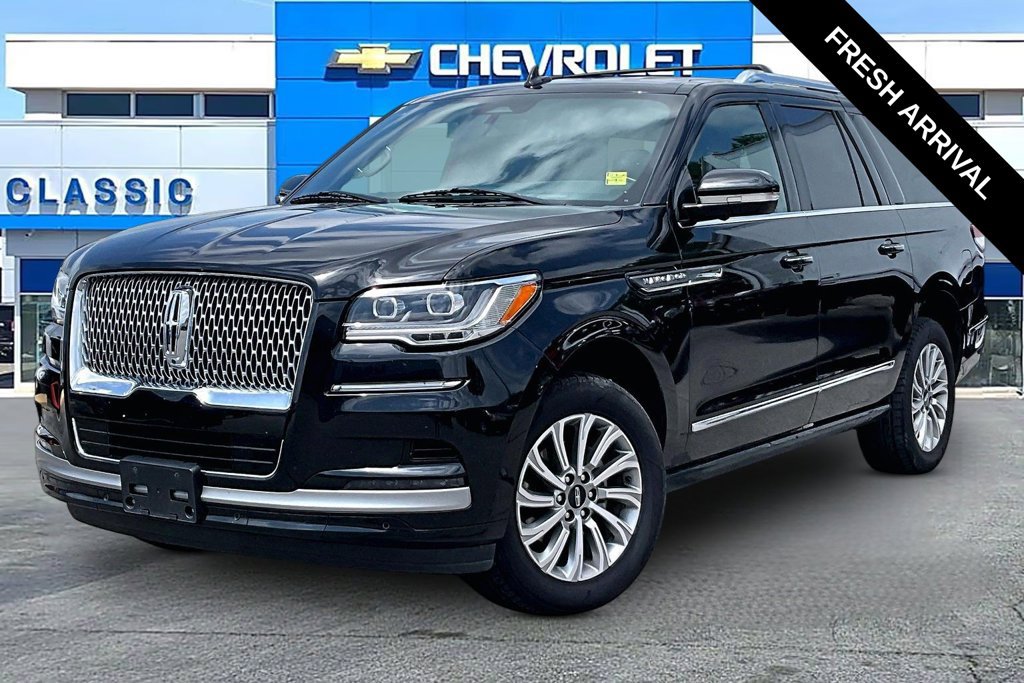 Used 2024 Lincoln Navigator L 4WD image 2