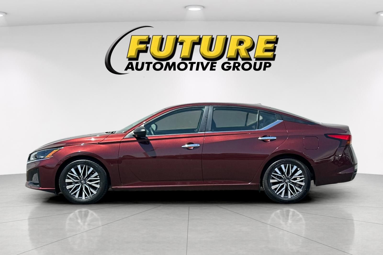 Used 2025 Nissan Altima 2.5 SV FWD image 7