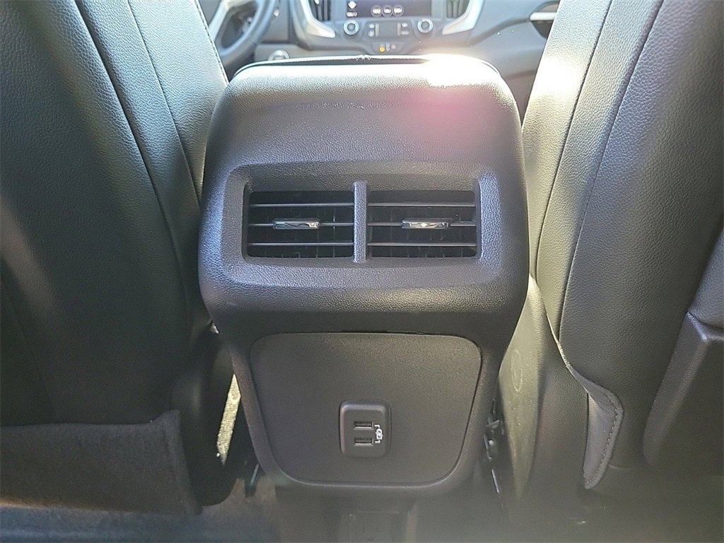 Used 2024 GMC Terrain SLT image 10