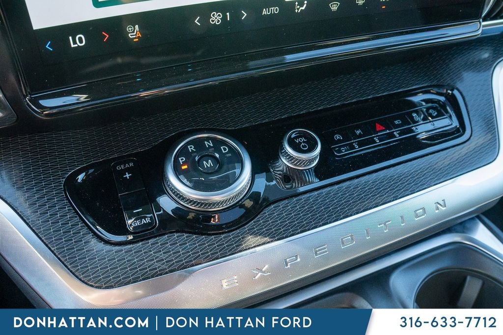 New 2026 Ford Expedition Max Platinum w/ Stealth Appearance Package AWD/4WD image 9