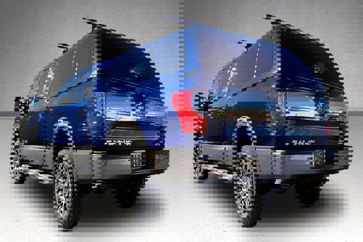 Used 2017 Nissan Titan Platinum Reserve image 3