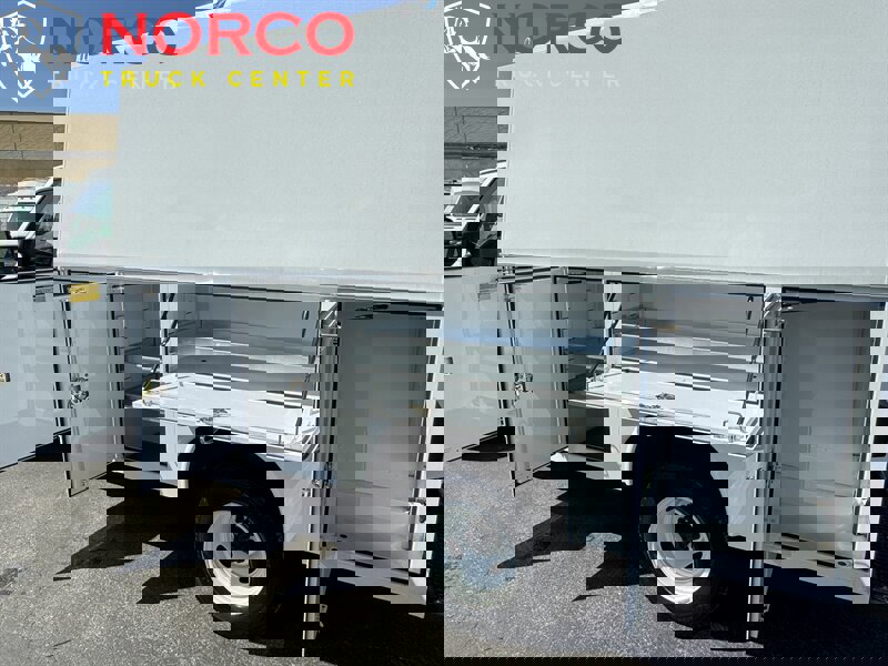 Used 2023 Ford E-350 and Econoline 350 Super Duty w/ Power Windows & Locks Group image 6