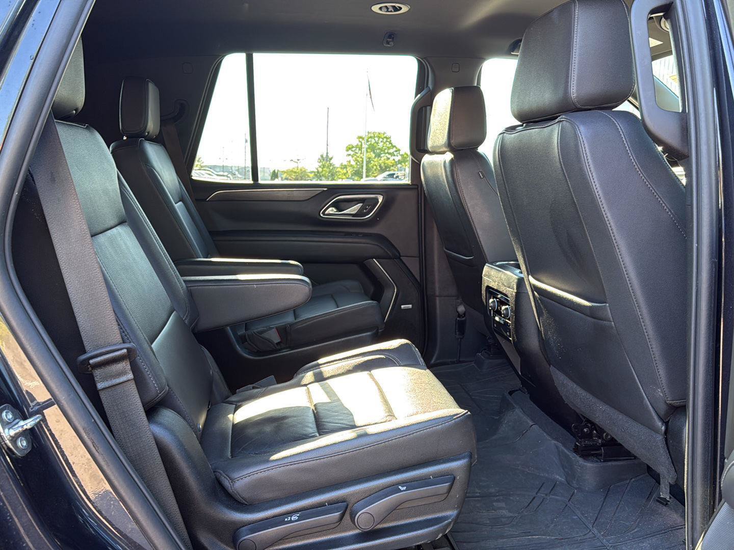 Used 2023 Chevrolet Tahoe Z71 w/ Luxury Package AWD/4WD image 12