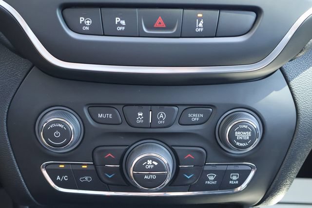 Used 2023 Jeep Cherokee Altitude Lux w/ Lux Elite Package AWD/4WD image 15