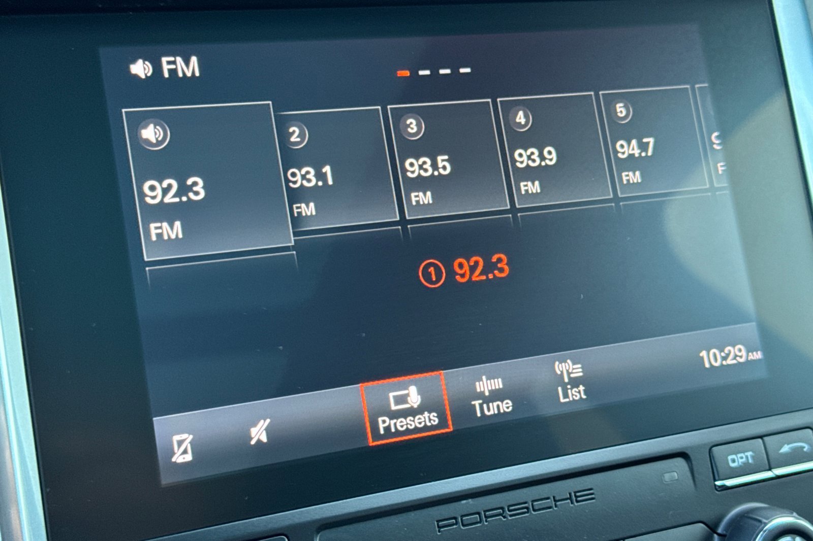 Used 2018 Porsche Macan image 18