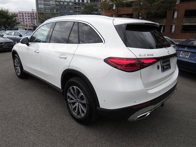 Used 2026 Mercedes-Benz GLC 300 4MATIC image 2