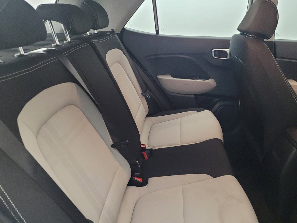 Used 2023 Hyundai Venue SEL image 19