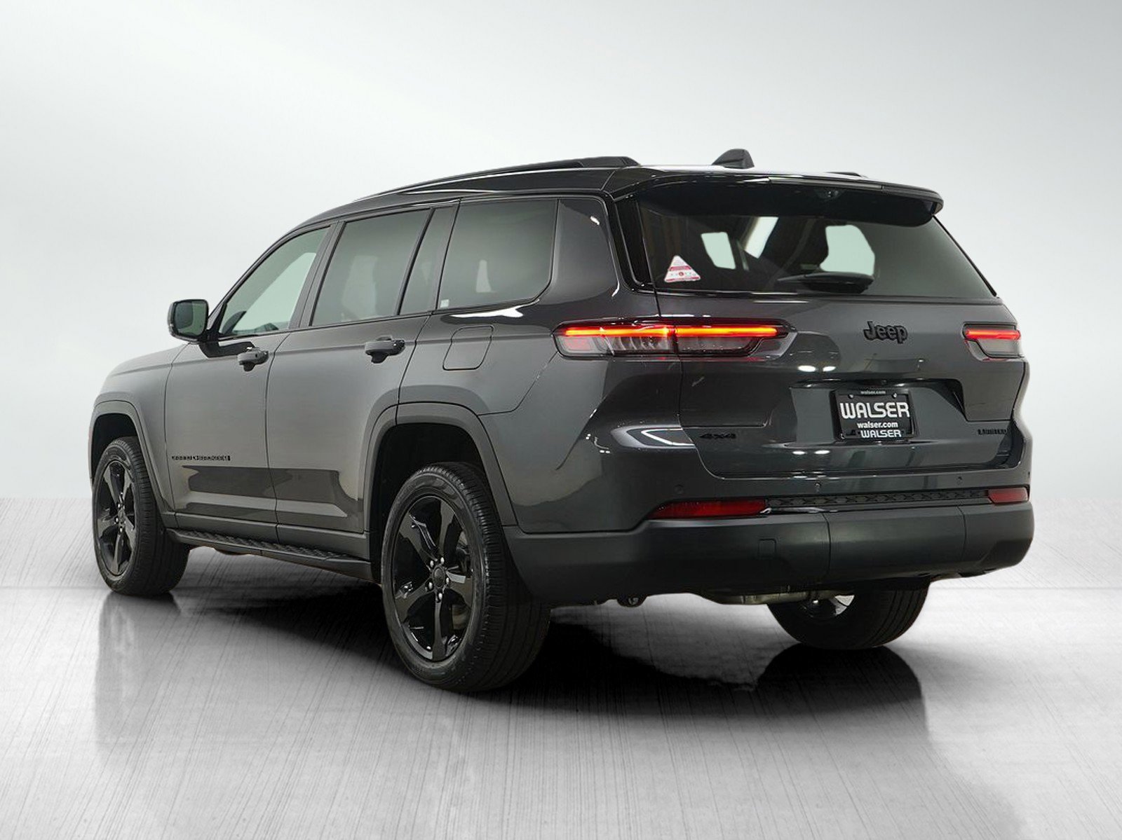 Used 2025 Jeep Grand Cherokee L Limited w/ Luxury Tech Group II AWD/4WD image 3