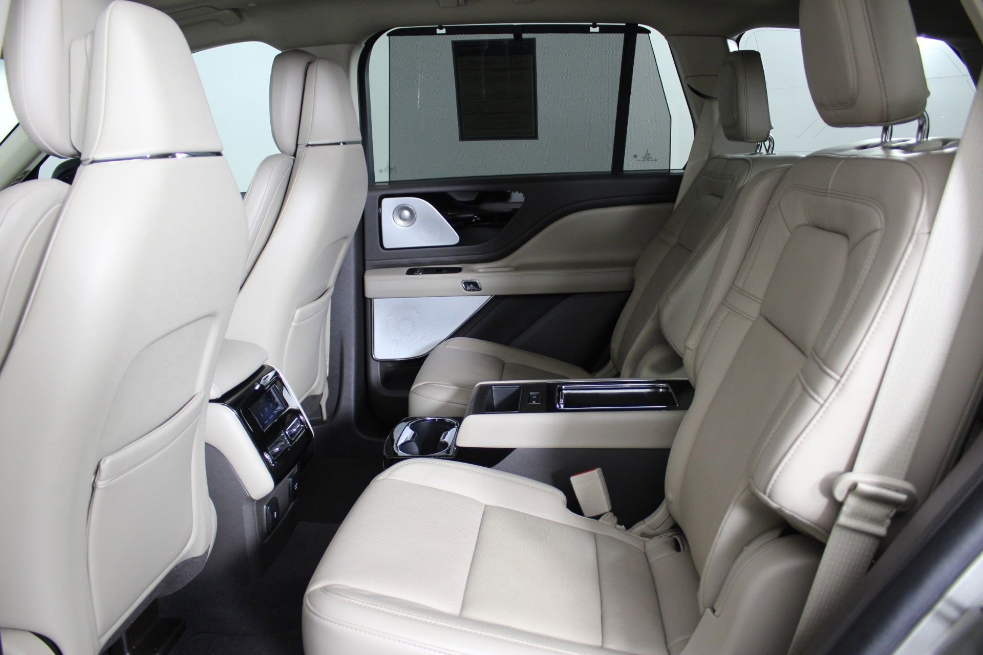 Used 2023 Lincoln Aviator Reserve w/ Equipment Group 201A image 23