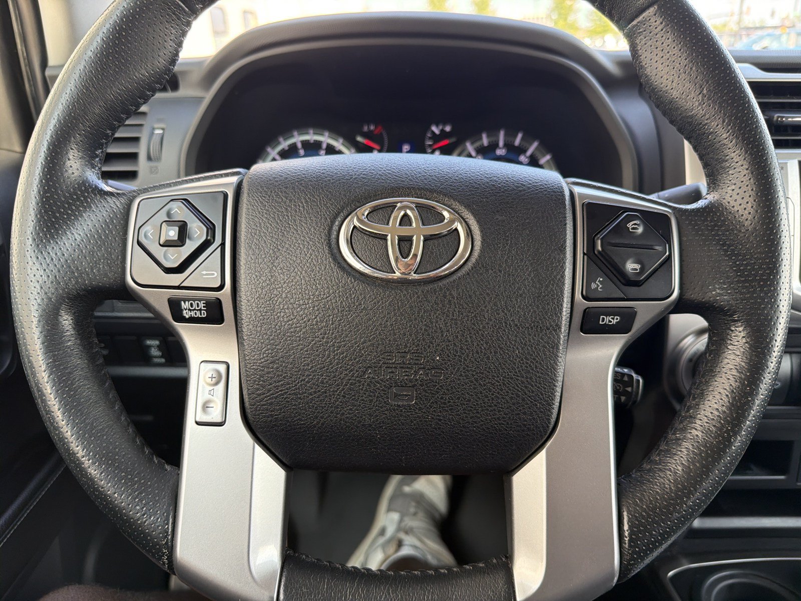 Used 2015 Toyota 4Runner SR5 AWD/4WD image 25