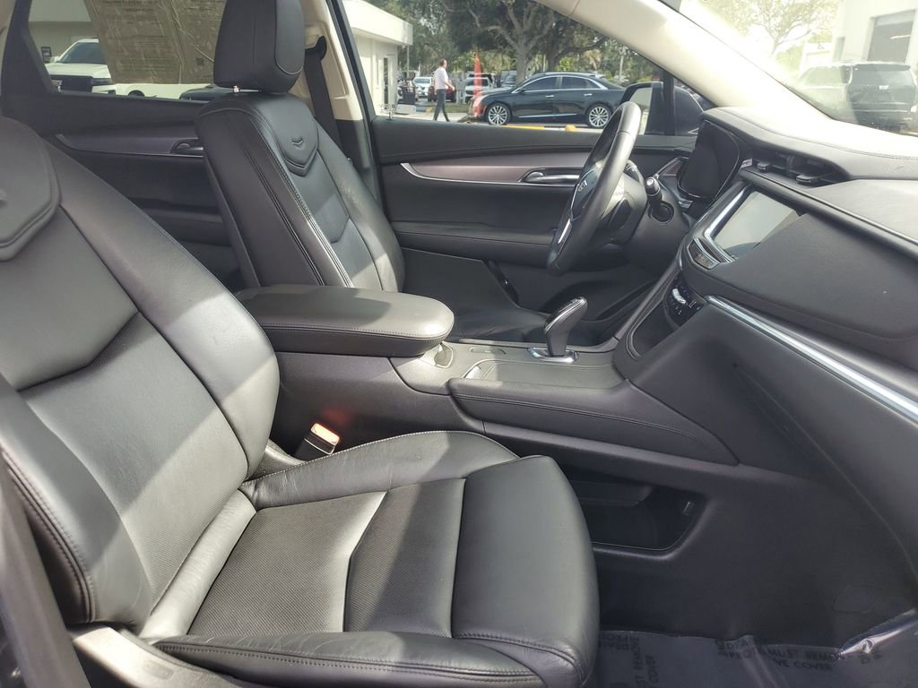 Used 2017 Cadillac XT5 Luxury w/ Driver Awareness Package image 22