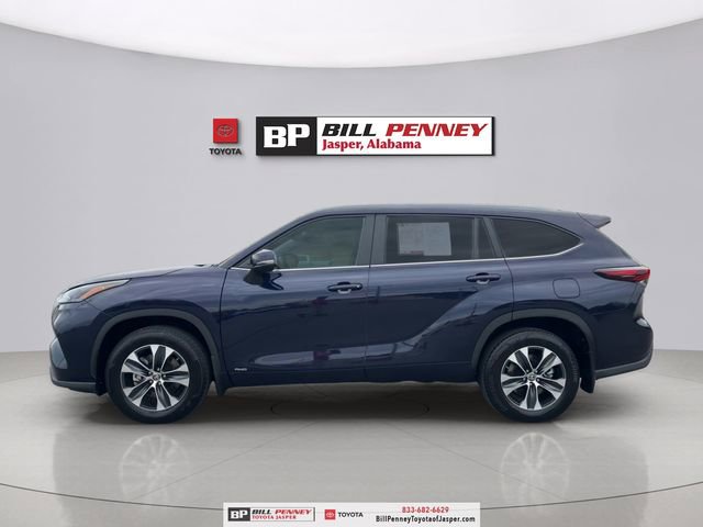 Used 2025 Toyota Highlander XLE image 2