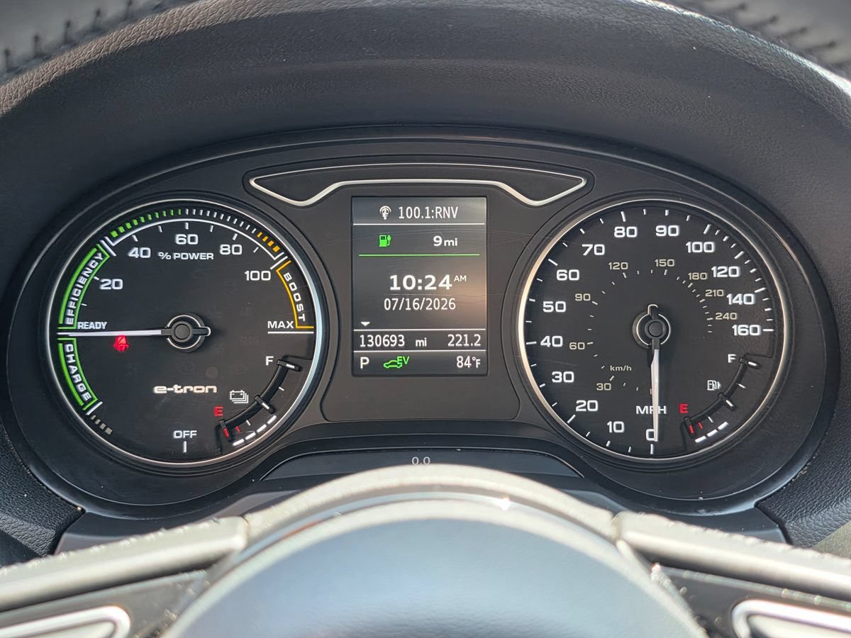 Used 2017 Audi A3 e-tron Premium FWD image 32