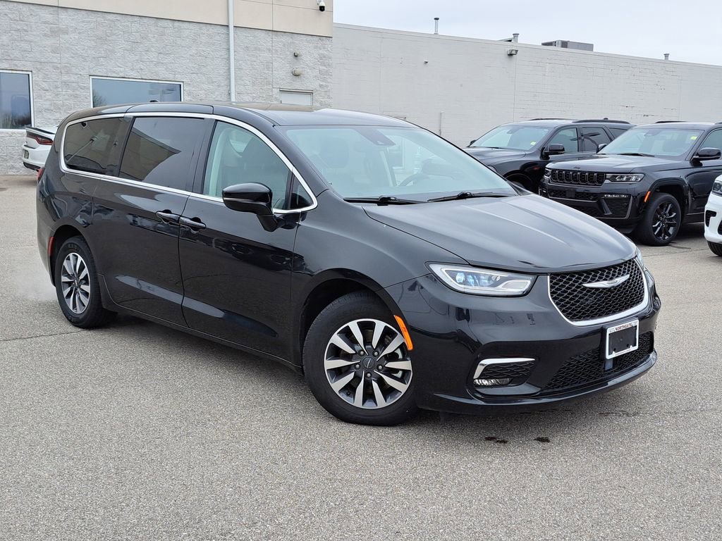 Used 2024 Chrysler Pacifica Select image 28