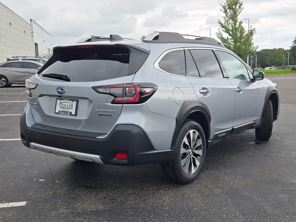 Certified 2025 Subaru Outback Touring w/ Popular Package #2 AWD/4WD image 12