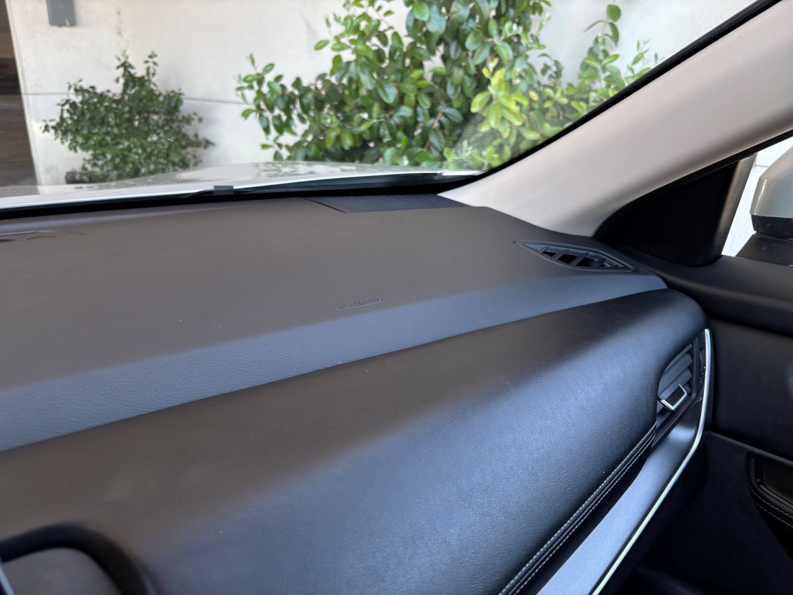 Used 2025 Nissan Rogue SV FWD image 37