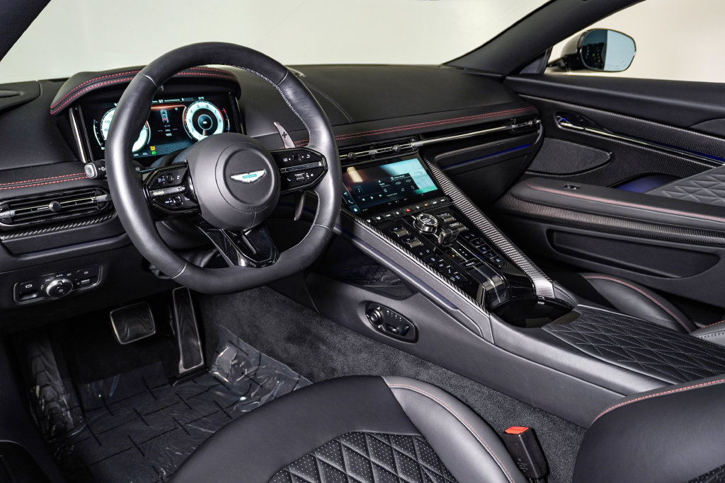 Used 2025 Aston Martin DB12 Coupe RWD image 24