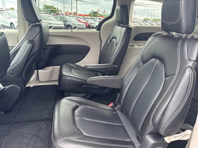 Used 2023 Chrysler Pacifica Touring-L FWD image 25