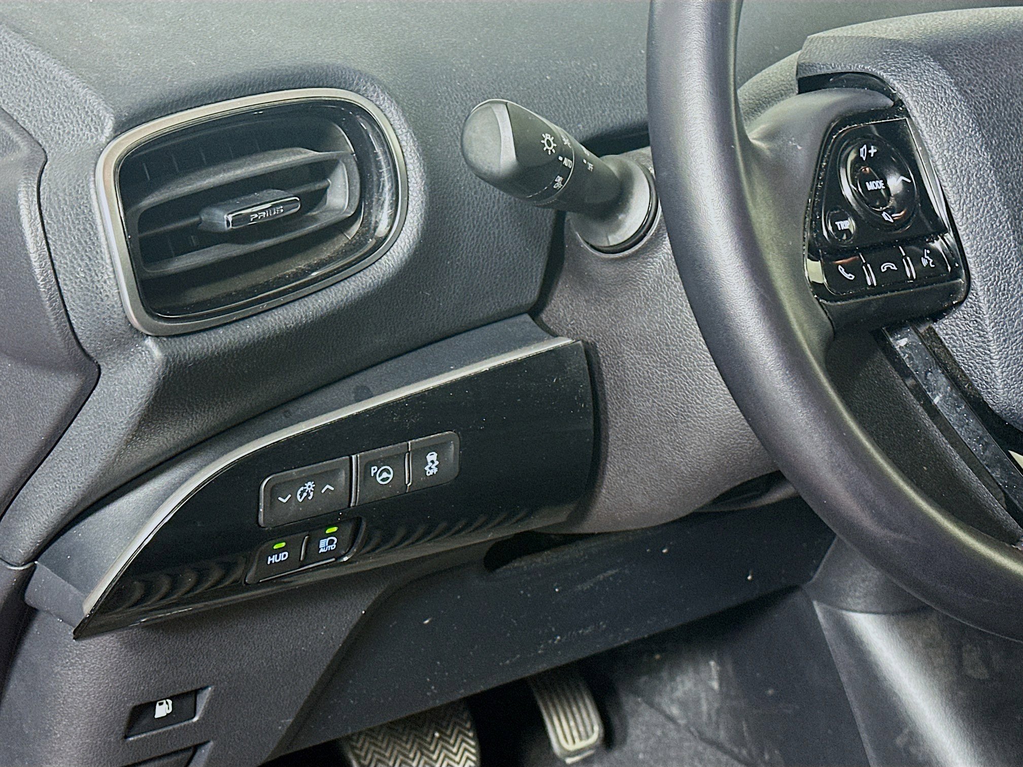 Used 2022 Toyota Prius XLE w/ Advanced Technology Package image 17