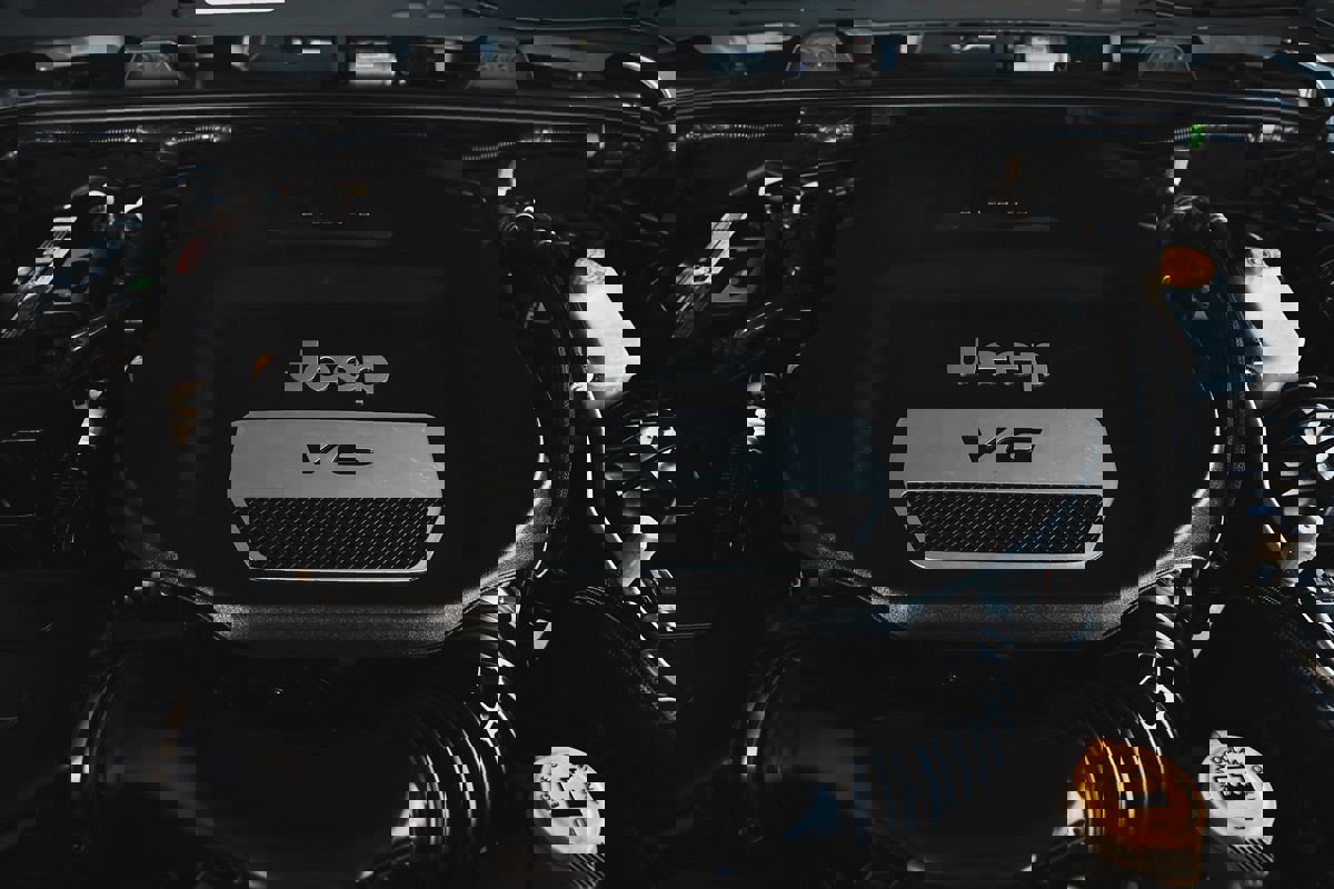 Used 2015 Jeep Wrangler Unlimited Rubicon w/ Connectivity Group image 40