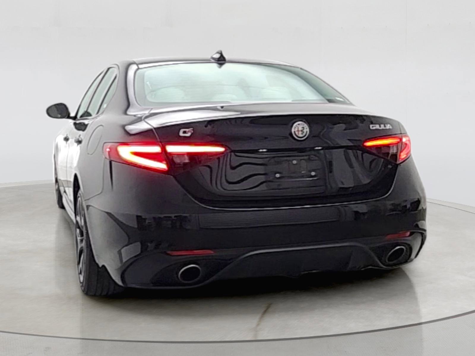 Used 2020 Alfa Romeo Giulia Base w/ Quick Order Package 22J Sport image 6